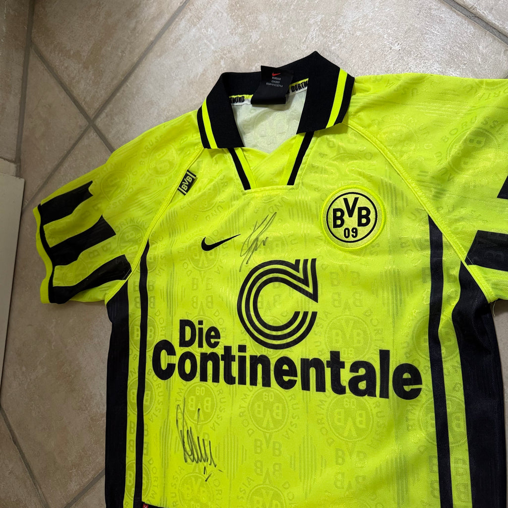 Borussia Dortmund (BVB 09) 1990er Jahre Retro
Trikot mit Autogrammen