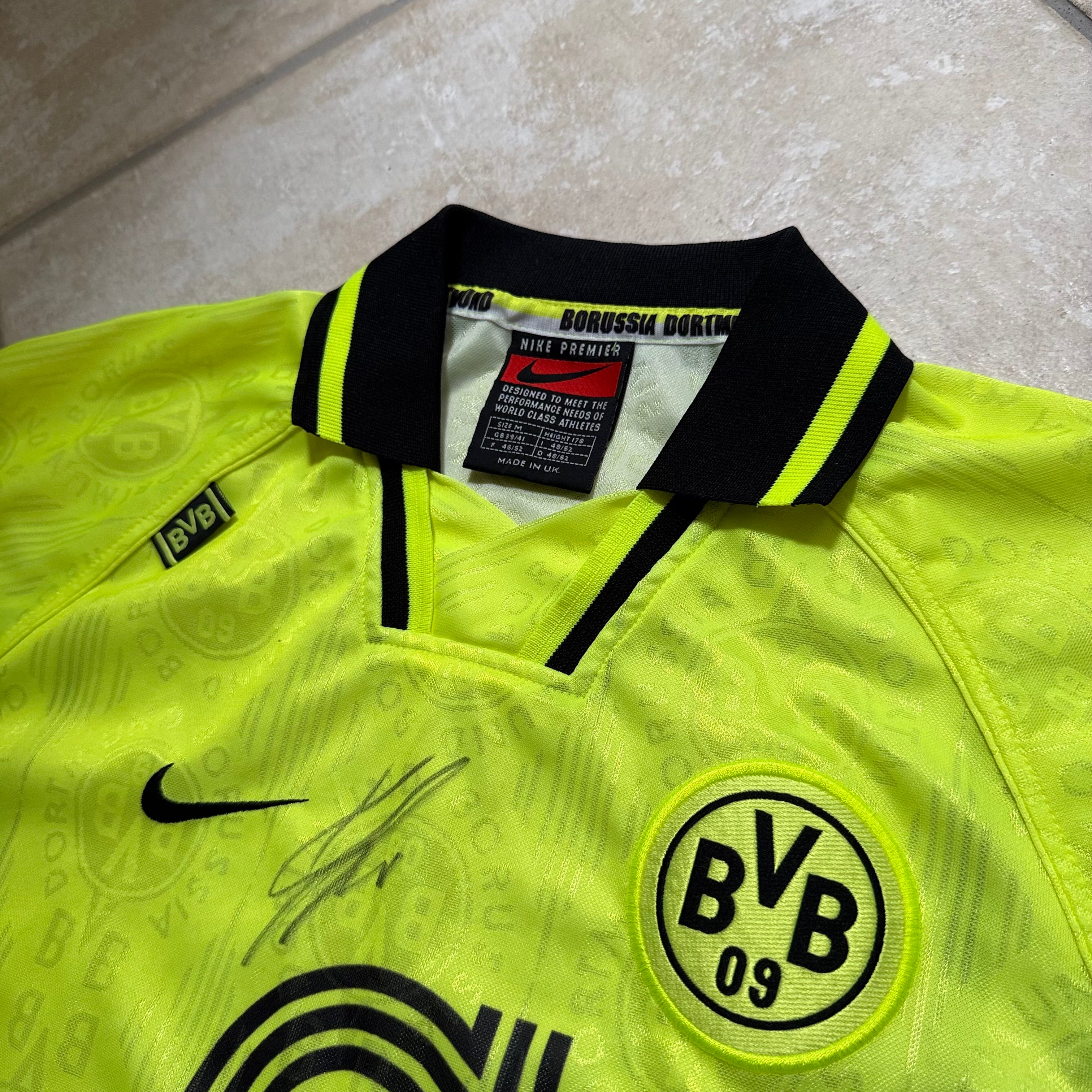 Borussia Dortmund (BVB 09) 1990er Jahre Retro
Trikot mit Autogrammen