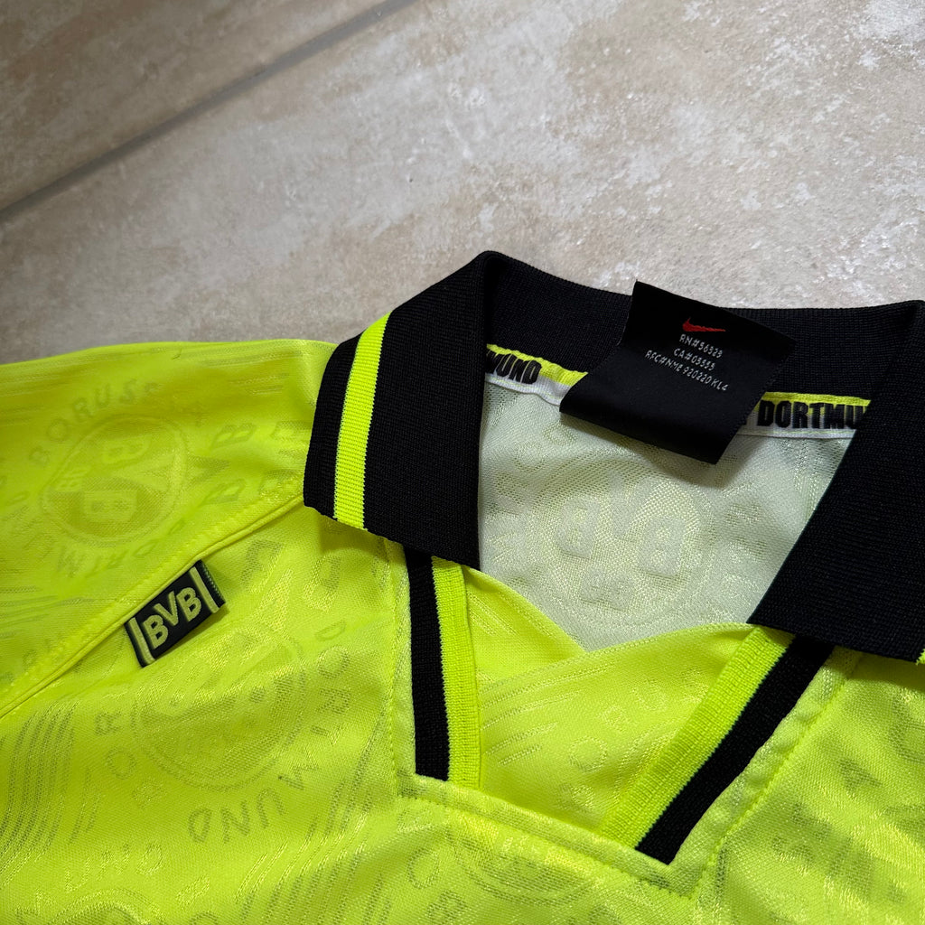 Borussia Dortmund (BVB 09) 1990er Jahre Retro
Trikot mit Autogrammen